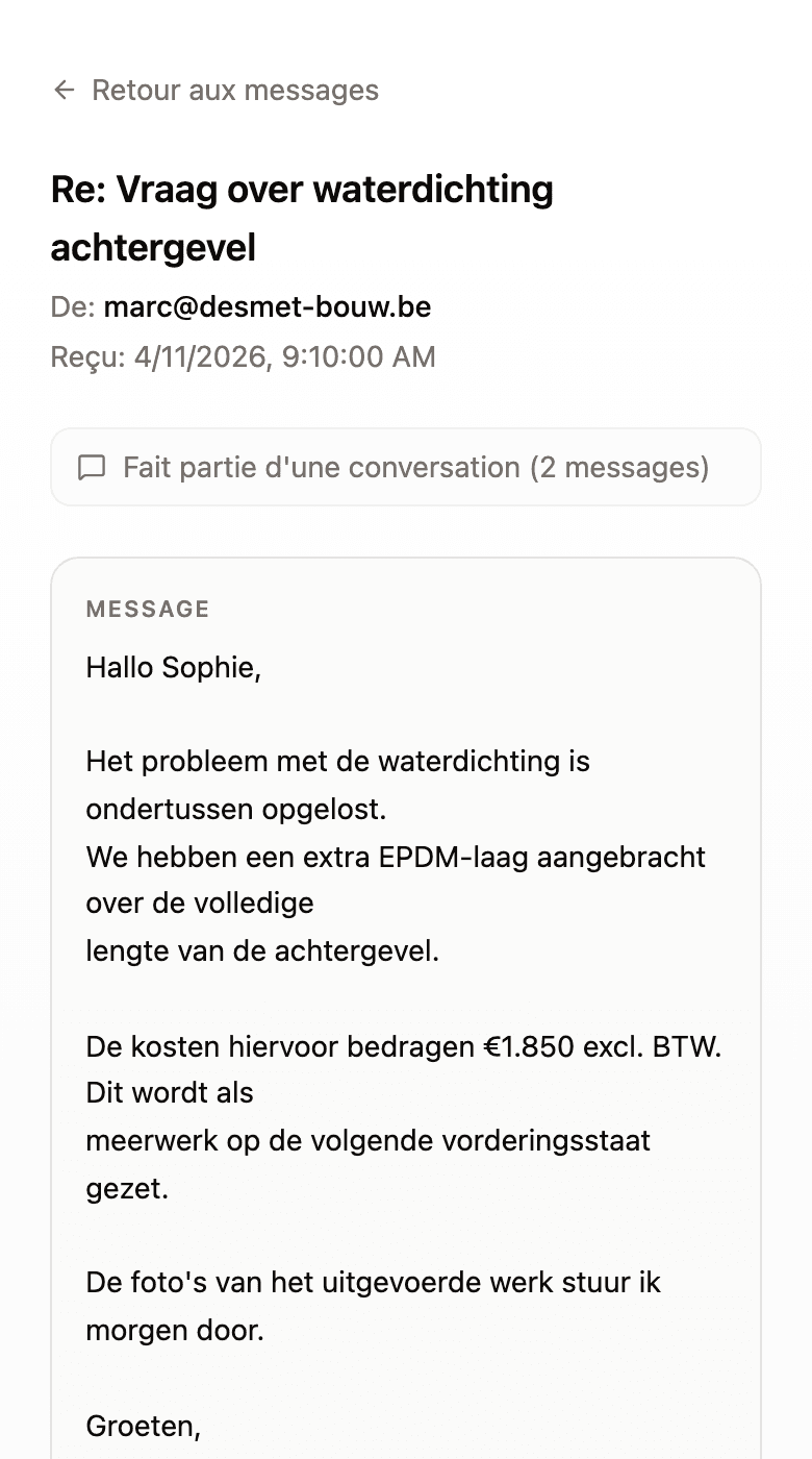 Le détail d'un message montrant le contenu et la pièce jointe extraite avec son statut de traitement