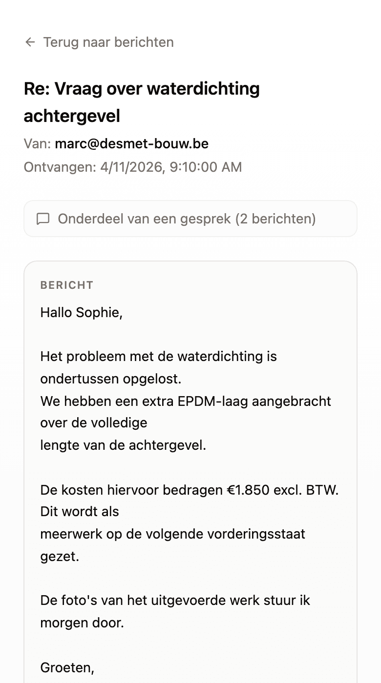 Een berichtdetail met de e-mailtekst en de verwerkte bijlage met zijn verwerkingsstatus
